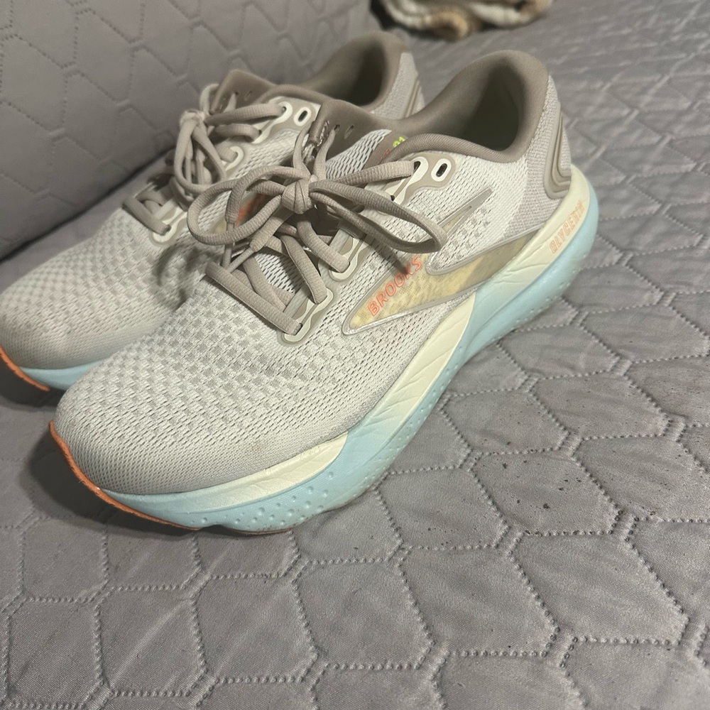 Brooks Cream Running Shoes - Picture 4 of 6